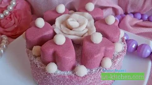 Розовый торт-мороженое из проростков (RAW)