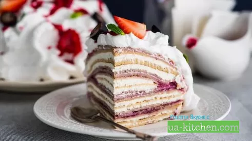 Креп-торт с творожно-сливочным кремом и ягодами