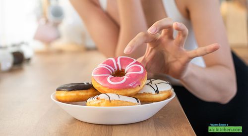 Как заставить себя есть меньше сладкого: советы, которые работают